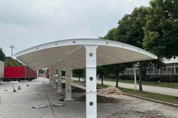 膜材料加工的創新技術與發展趨勢：推動現代建筑與工業應用的革命性變革